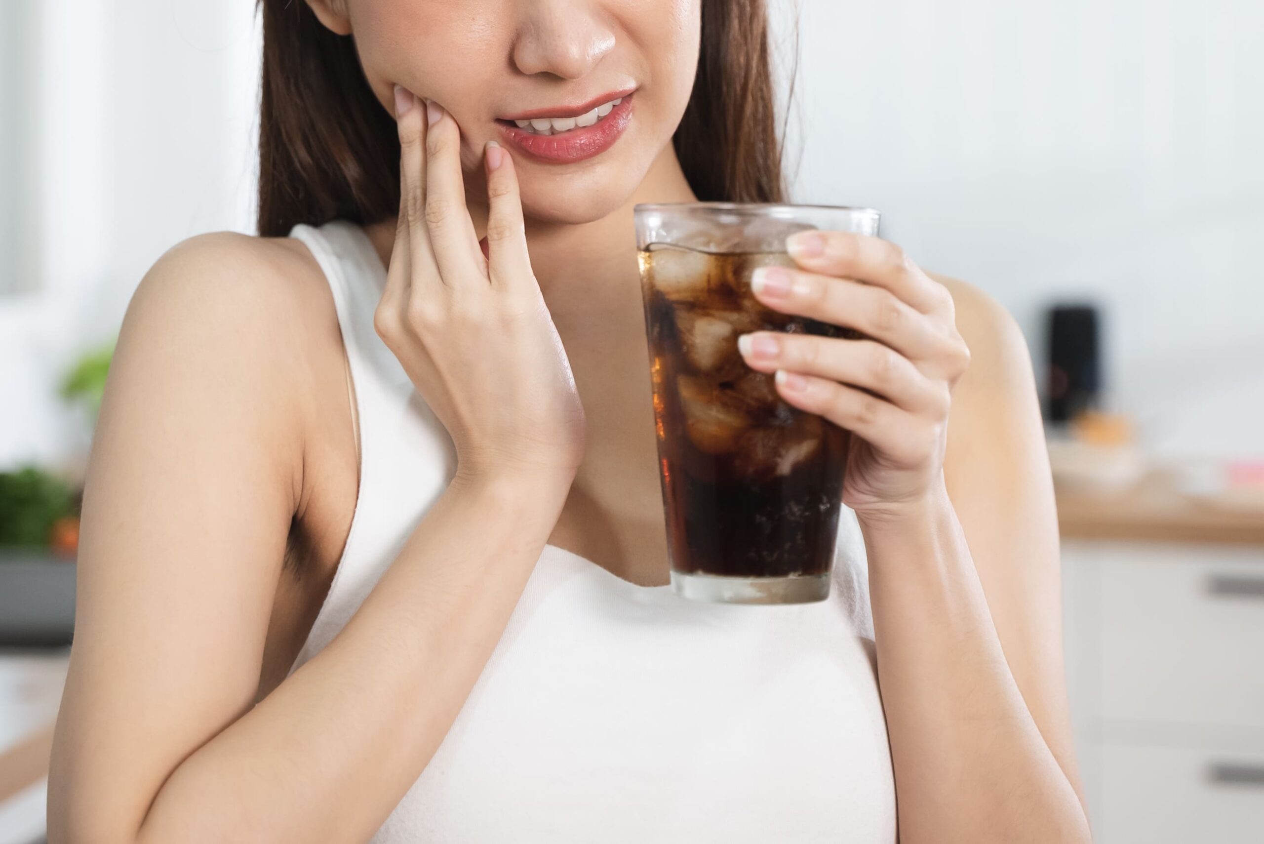 知覚過敏の主な原因を説明するイメージ