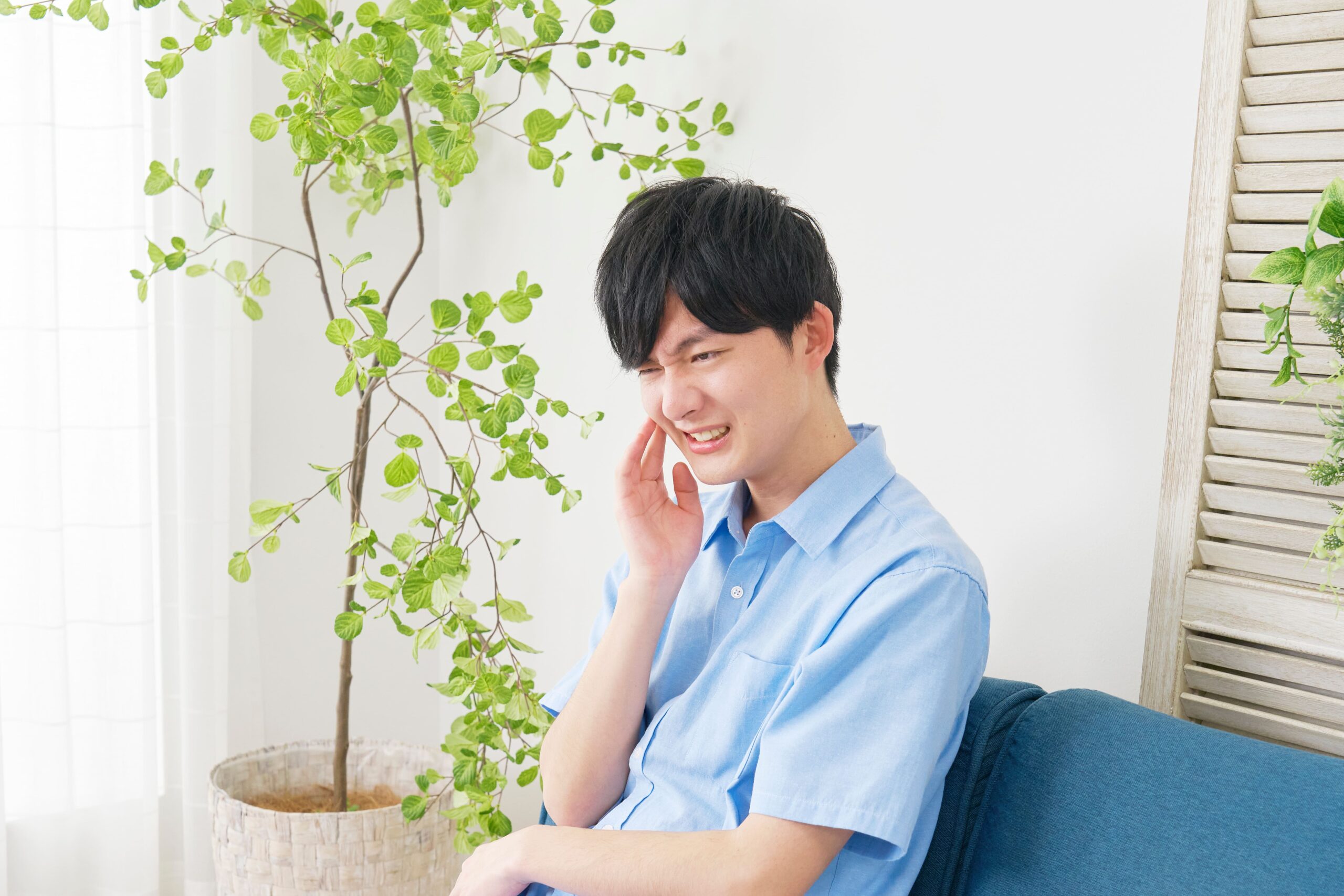 冷たいものがしみる知覚過敏と虫歯の違いを説明するイメージ