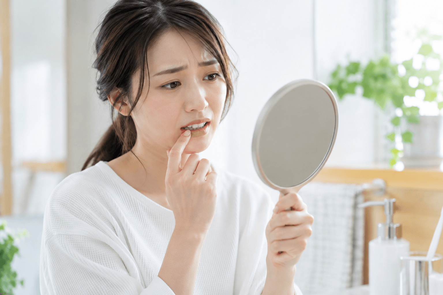 虫歯の症状から歯科医院を受診するタイミングを考えるイメージ
