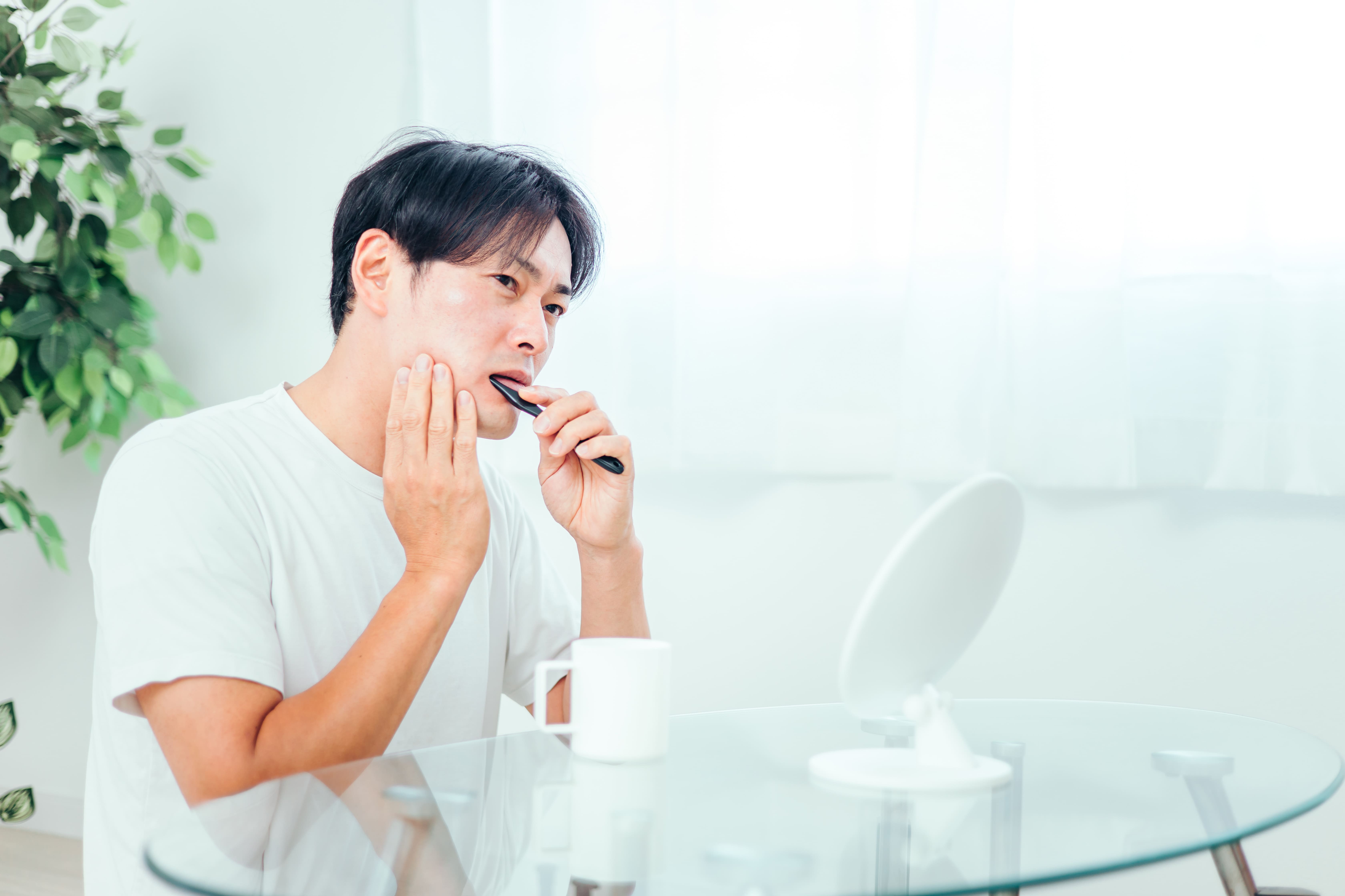 歯ぐきの出血や口臭など歯周病の症状